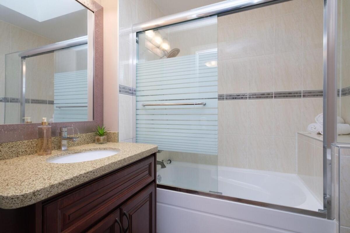 Spacious 4Br W Ensuites Mins To Downtown Yvr Ubc Vancouver Exterior photo