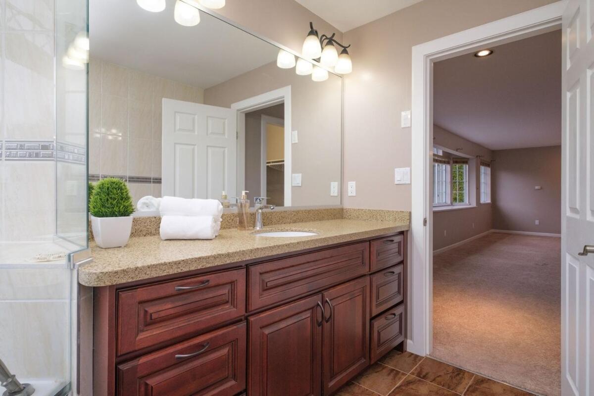 Spacious 4Br W Ensuites Mins To Downtown Yvr Ubc Vancouver Exterior photo