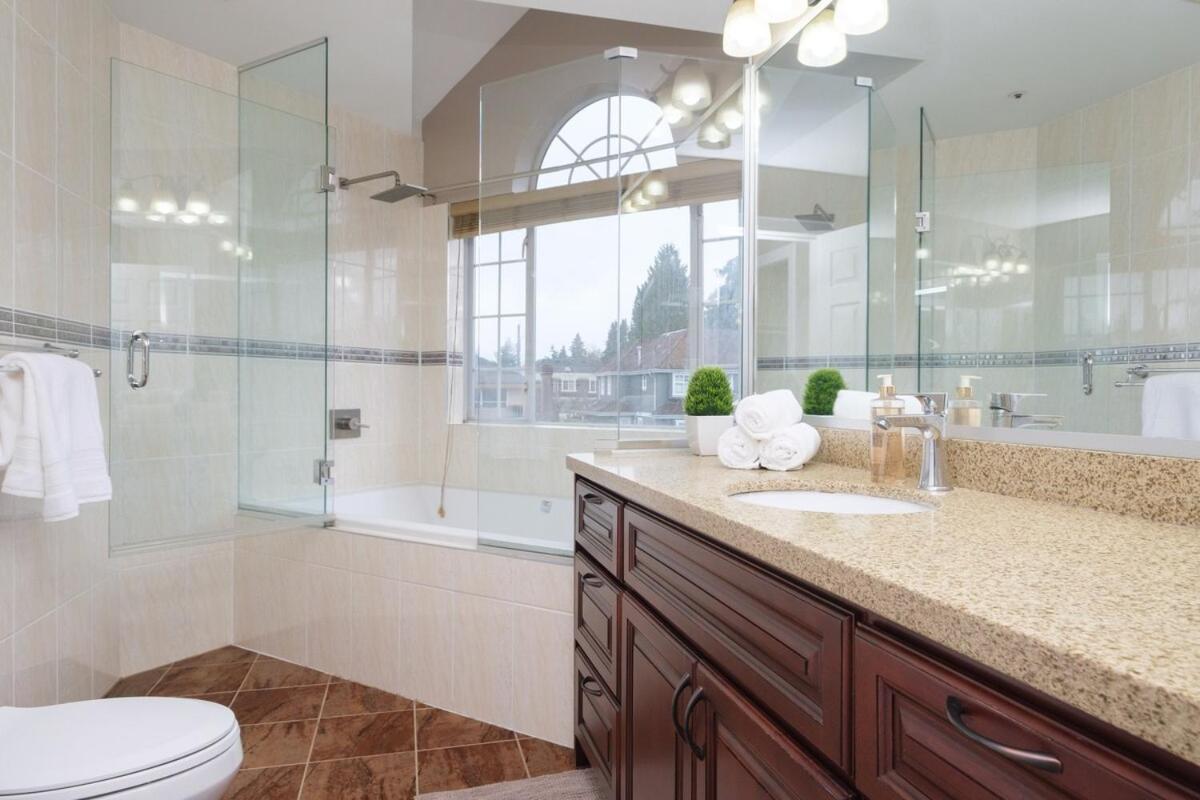 Spacious 4Br W Ensuites Mins To Downtown Yvr Ubc Vancouver Exterior photo